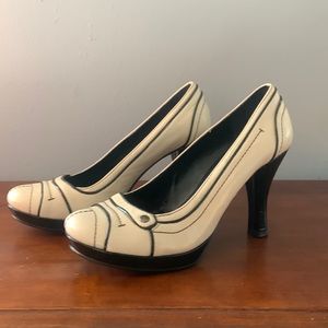 CHARLES by CHARLES DAVID GENUINE Leather womens platform 3 1/2 in pumps. Sz 7